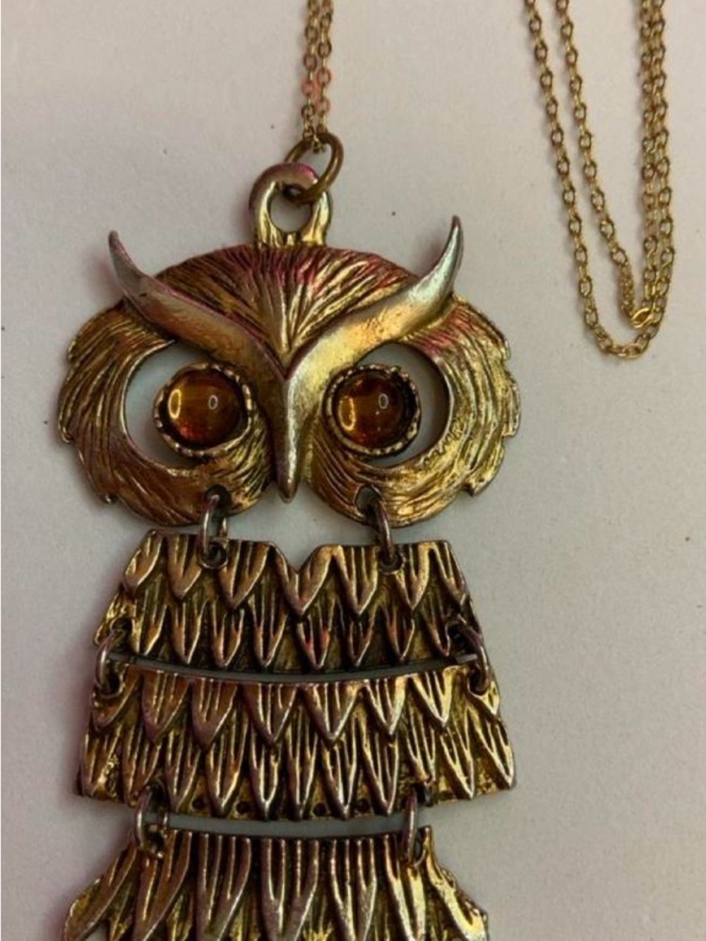 Large vintage gold tone Owl necklace with amber eyes on an 18" chain (Z-9)